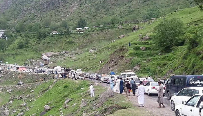 Tourists have thronged Kaghan valley in record numbers on this Eidul Azha, with vehicles chocking the roads and accusing massive traffic jams.