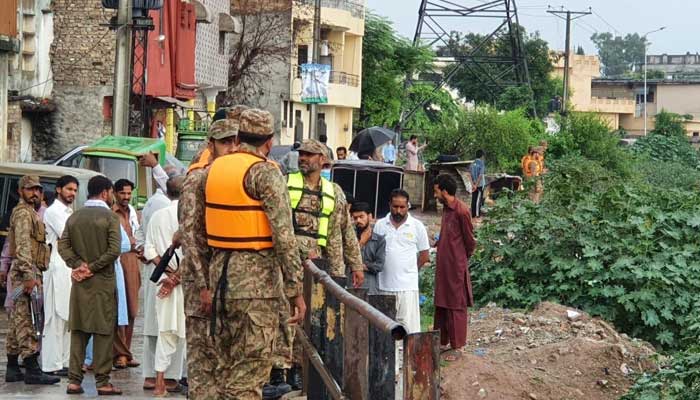 Pakistan Army troops assisting local administration in rescue efforts in Rawalpindi. -ISPR