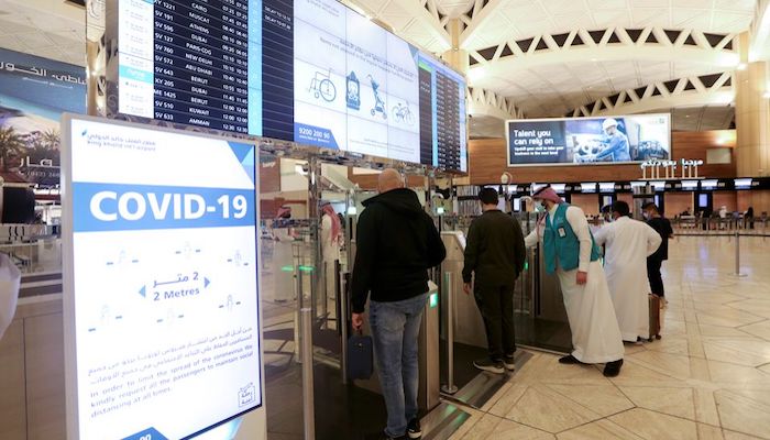 Saudi nationals scan their documents at a digital-Immigration gate at the King Khalid International Airport, after Saudi authorities lifted the travel ban on its citizens after fourteen months due to coronavirus disease (COVID-19) restrictions, in Riyadh, Saudi Arabia, May 16, 2021. Photo: Reuters