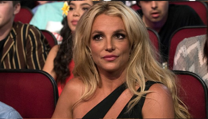 Britney Spears highlights life changes with impromptu paining session