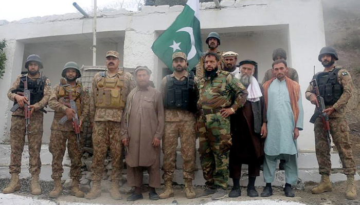 Pakistan Army handing over five Afghan soldiers to their countrys government, on July 28, 2021. — INP