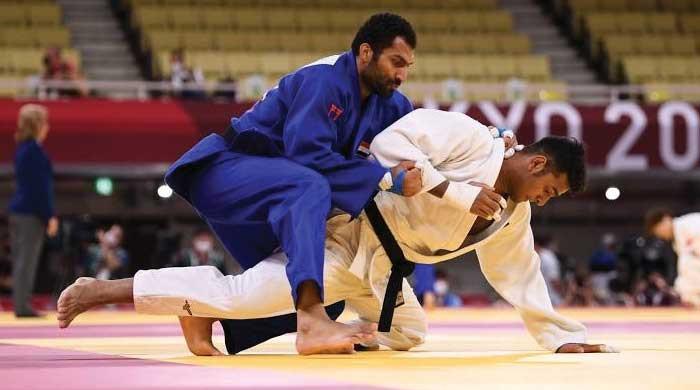 Ramadan Darwish of Egypt in action against Shah Hussain Shah of Pakistan. — Reuters