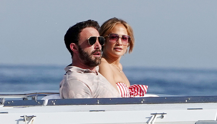 Jennifer Lopez, Ben Affleck live it up as they lounge in yacht in Italy