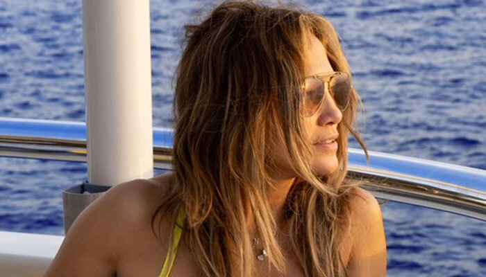 Jennifer Lopez turns up the heat in skimpy yellow attire