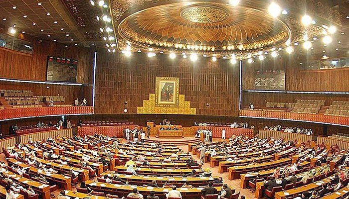 Photo of Pakistani female parliamentarian demands public hanging of rapists and murderers