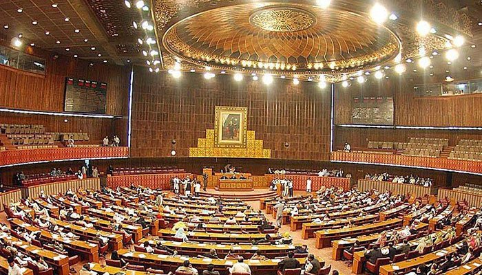 Pakistans women lawmakers demand public hanging of rapists, killers