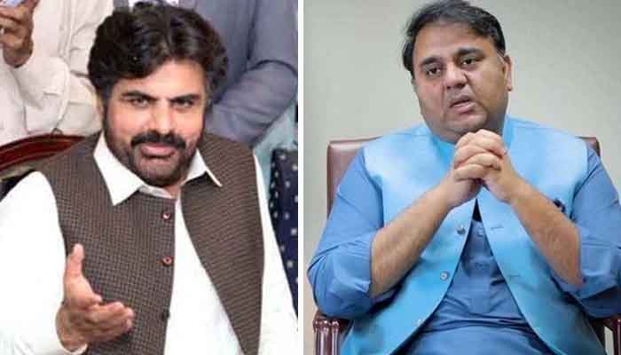 Sindh Minister for Information Nasir Hussain Shah (L) and Federal Minister for Information Fawad Chaudhry.