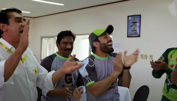 Photo of The Pakistan team celebrates Mohammad Rizwan’s world record for most T20 matches in a year