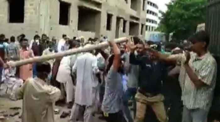 Bedlam at vaccination centre in Karachi's Lyari as visitors, police clash