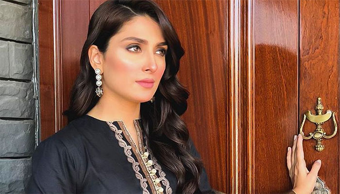 Ayeza Khan fully vaccinated against Covid-19, shares her immunization certificate