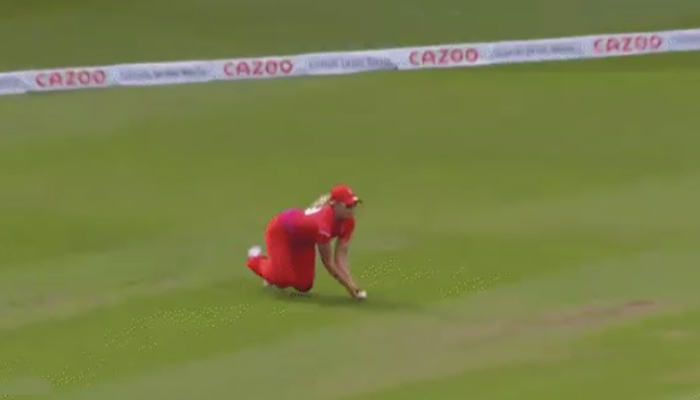Welsh Fires Katie George takes a magnificent catch against the Oval Invincibles during The Hundred, on August 2, 2021. — Twitter