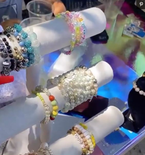 North West, Penelope Disick sell outdoor lemonade, jewelry over the weekend