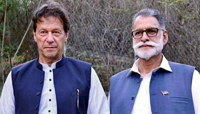 Prime Minister Imran Khan photographed with Abdul Qayyum Niazi. Photo: Radio Pakistan