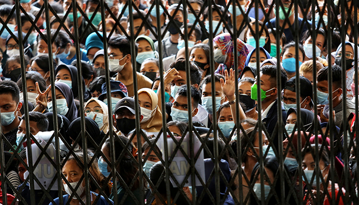 People wearing protective face masks stand in line wait to receiving a dose of the vaccine against the coronavirus disease (COVID-19), during a vaccination program at the provincial government building in Medan, North Sumatra province, Indonesia August 3, 2021. — Reuters/File