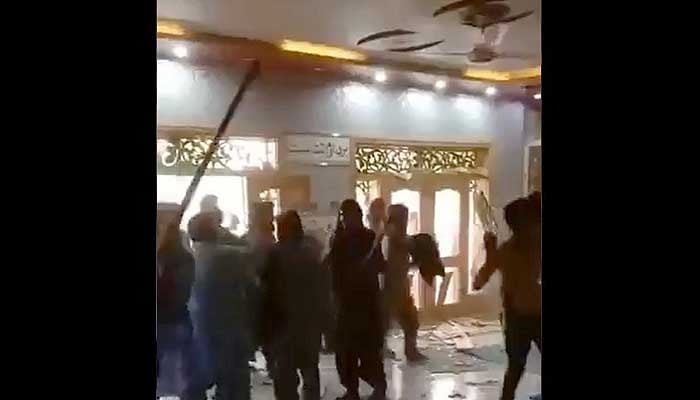 Angry men shouting slogans vandalise Hindu temple in Rahim Yar Khan. Photo: Twitter video screengrab