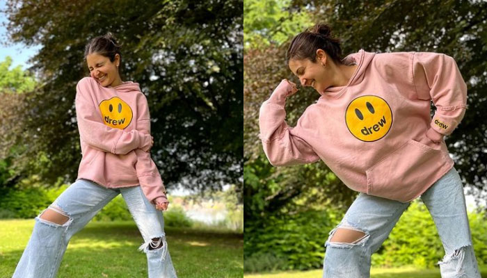 Watch Anushka Sharma in her element striking goofy poses for the camera