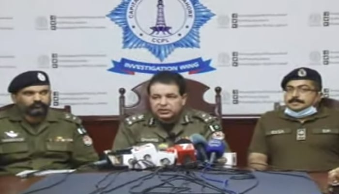 DIG Investigation Shariq addressing a press conference on the abduction of four Lahore girls in Lahore, on August 5, 2021. — YouTube/GeoNews