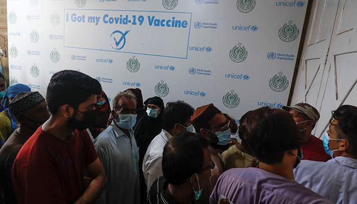Residents gather to receive a dose of coronavirus disease (COVID-19) vaccine, after government warned of penalties for the unvaccinated, at a vaccination facility in Karachi, Pakistan August 4, 2021. — Reuters/File