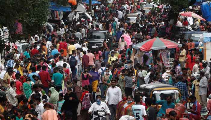 People are seen at a crowded market amidst the spread of the coronavirus disease (COVID-19) in Mumbai, India, July 28, 2021. — Reuters/Francis Mascarenhas