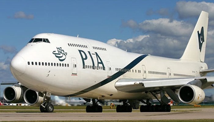 Photo of PIA refutes “baseless reports” that mineral water is not provided on domestic flights