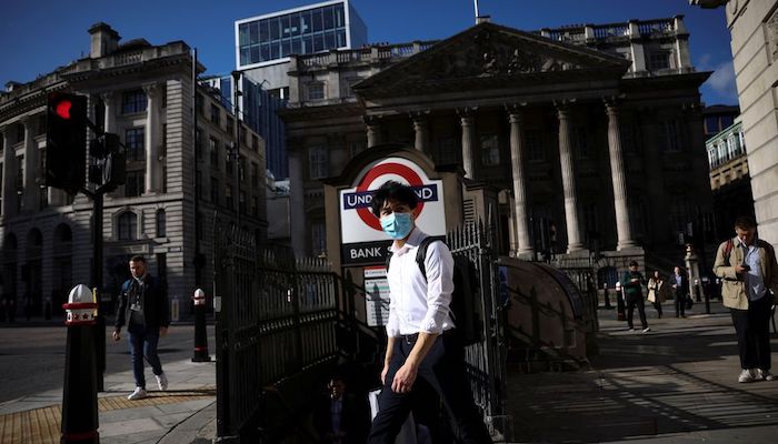 A person walks past Bank underground station during morning rush hour, amid the coronavirus disease (COVID-19) pandemic in London, Britain, July 29, 2021. Photo: Reuters