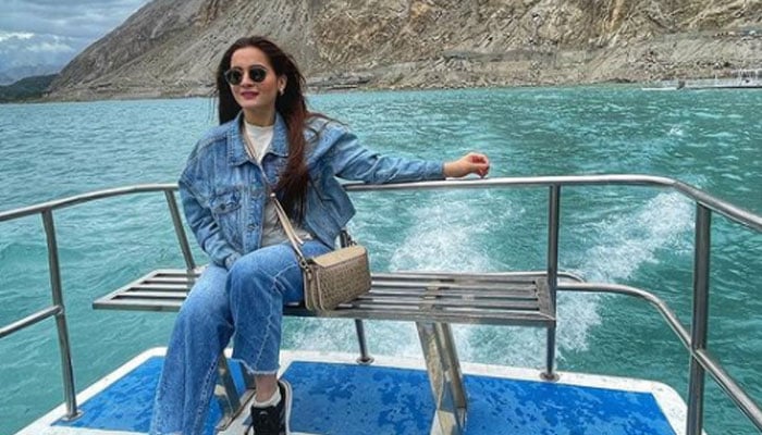 Aiman Khan taken aback by beautiful Attabad Lake: My Pakistan