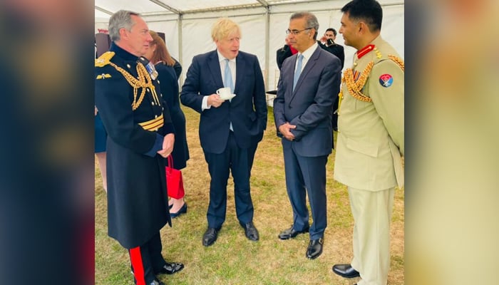 UK Prime Minister Boris Johnson (centre left) and High Commissioner of Pakistan to United Kingdom, Moazzam Ali Khan (centre right) while having a conversation at the Royal Military Academy Sandhurst. — Photo by the author