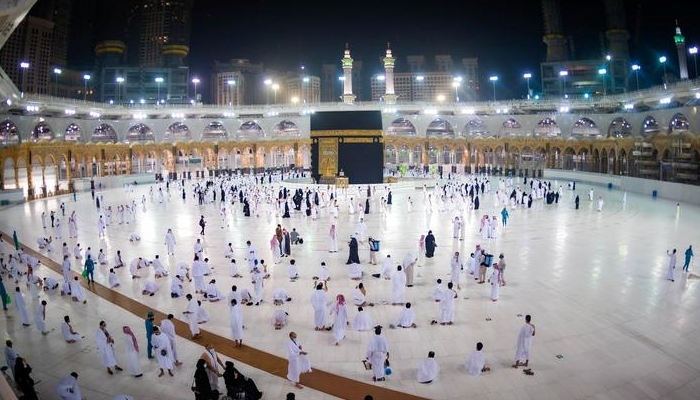 Muslims, keeping a safe social distance, perform Umrah at the Grand Mosque after Saudi authorities ease the coronavirus disease (COVID-19) restrictions, in the holy city of Mecca, Saudi Arabia, October 4, 2020. Ministry of Hajj and Umrah/Handout via REUTERS