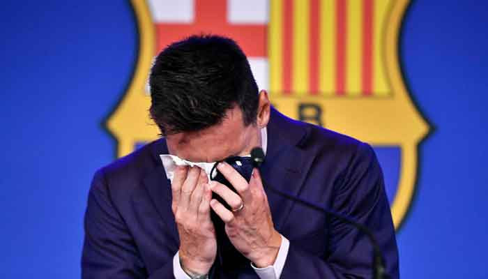 Photo of The tearful Messi received nearly two minutes of applause at the media conference