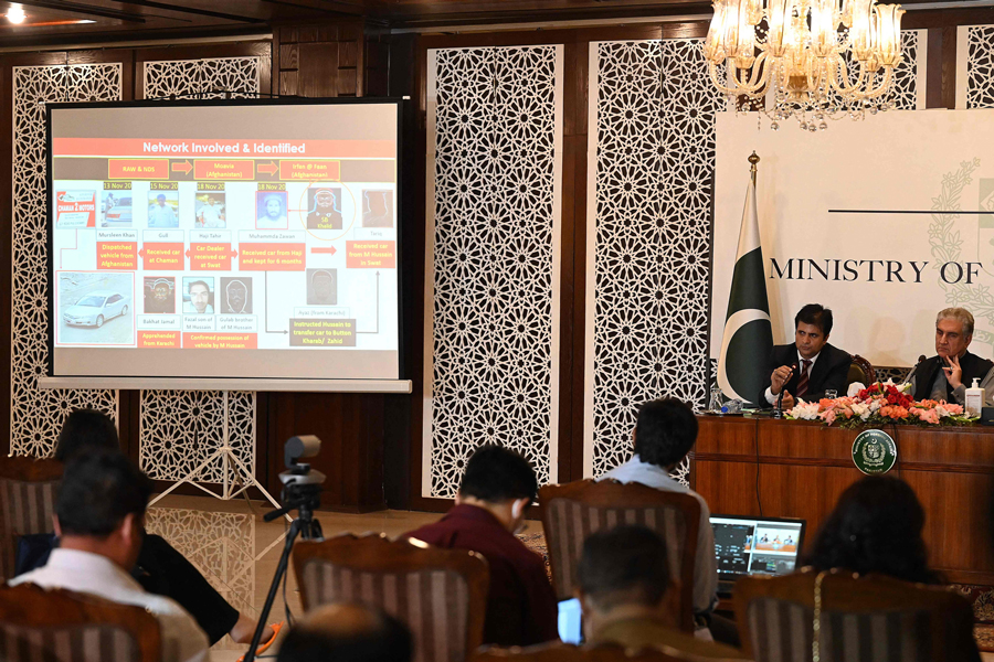 Foreign Minister Shah Mahmood Qureshi (R) and Javed Iqbal, chief of Counter-Terrorism Department of Khyber Pakhtunkhwa province attend a media briefing in Islamabad on August 12, 2021. — AFP