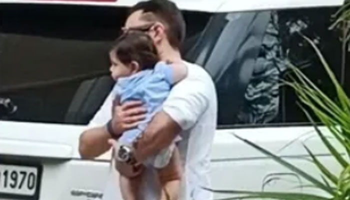 Jeh makes offical appearance for papparazzi on his day out with Saif, Kareena: Watch video