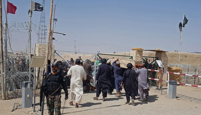 Afghan nationals (C) carry the coffin of their relative, who died due to illness as they prepare to cross into Afghanistan at the Pakistan-Afghanistan border crossing point in Chaman on August 12, 2021. — AFP/File