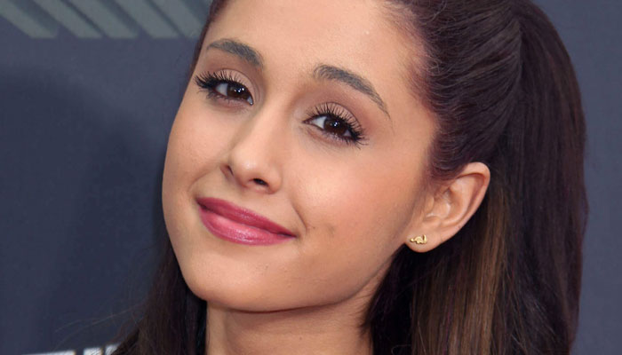 Can you guess Ariana Grandes adviser in The Voice?