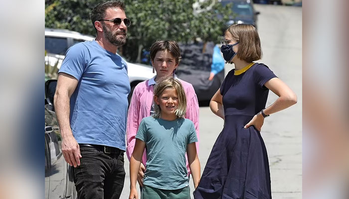 Ben Affleck prefers children over Jennifer Lopez on his 49th birthday