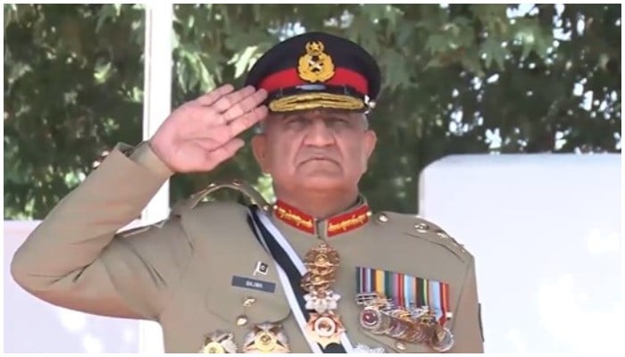 Photo of COAS Gen Bajwa tells young students to “focus on training wholeheartedly”
