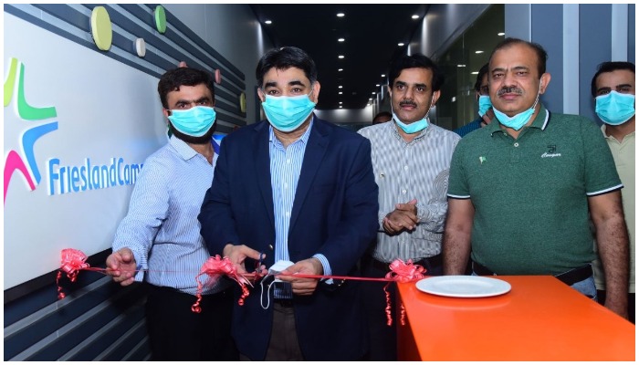 Commissioner Sahiwal Division Ali Bahadur Qazi inaugurates the Farmers Helpline at the FrieslandCampina Engro Pakistan Limited. Photo: Engro.