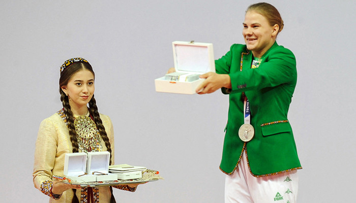 Paulina Guriyeva, the first Turkmen Olympic medalist, receives cars, apartments and cash