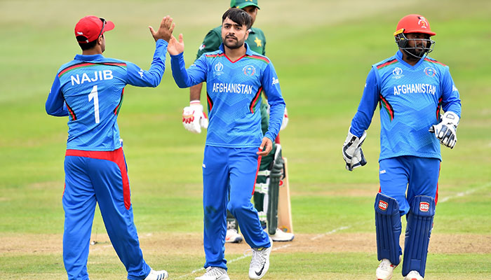 Afghanistans Rashid Khan (C) celebrates with Afghanistan´s Najibullah Zadran (L) after taking the wicket of Pakistans captain Sarfaraz Ahmed for 13 during the 2019 Cricket World Cup warm-up match onMay 24, 2019. Photo: AFP