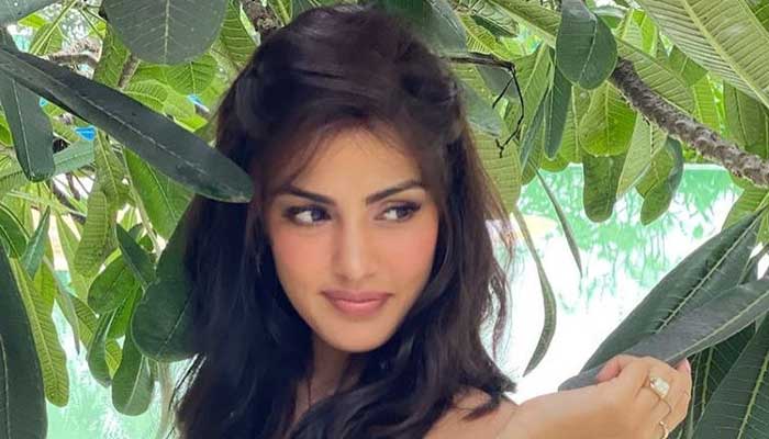 Rhea Chakraborty calls BFF Shibani Dandekar ‘world’s most special girl’