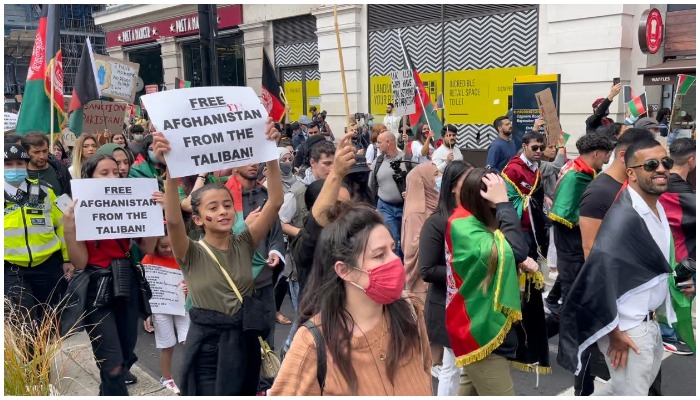 A large number of Afghans gathered in London to demonstrate against the Taliban rule. Photo by the author.