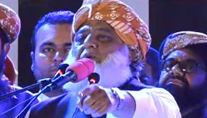 Maulana Fazlur Rehman addressing a rally of the Pakistan Democratic Movement, at Bagh-e-Jinnah, Karachi, on August 29, 2021. — Geo News