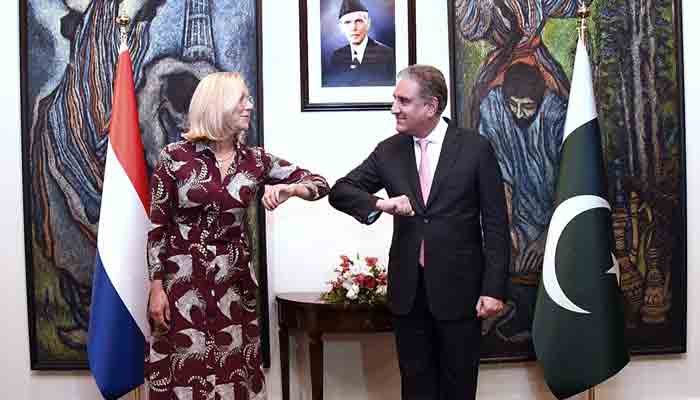 Foreign Minister Makhdoom Shah Mahmood Qureshi warmly receiving Foreign Minister of the Netherlands Sigrid Kaag at Ministry of Foreign Affairs.-APP