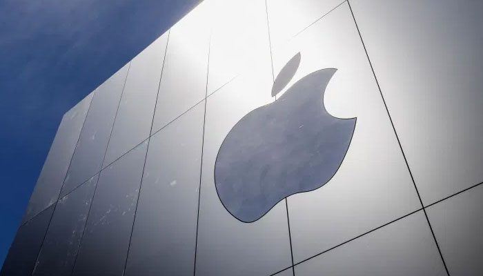 Apple bends, aiming to avoid Big Tech regulation