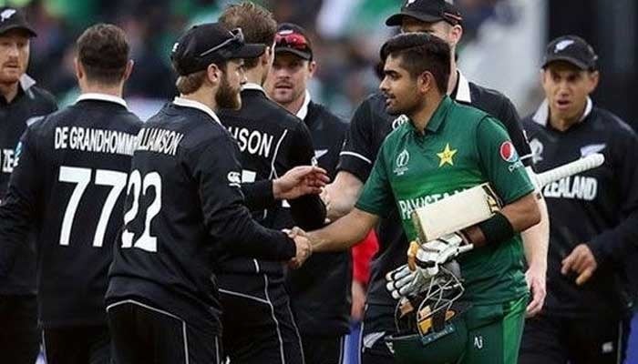 Pakistans Babar Azam shakes Kane Williamsons hand after the two sides clashed in the ICC World Cup 2019. Photo: AFP