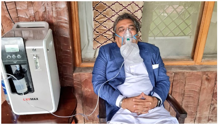 Federal Minister for Maritime Affairs Syed Ali Haider Zaidi was put on oxygen support in Nathiagali. Photo: Twitter/ Fakhr-e-Alam