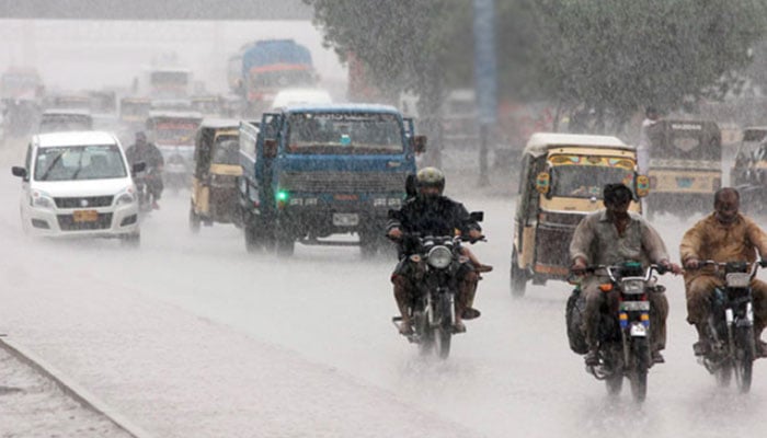 Parts of Karachi receive ran on Tuesday morning. Photo: file