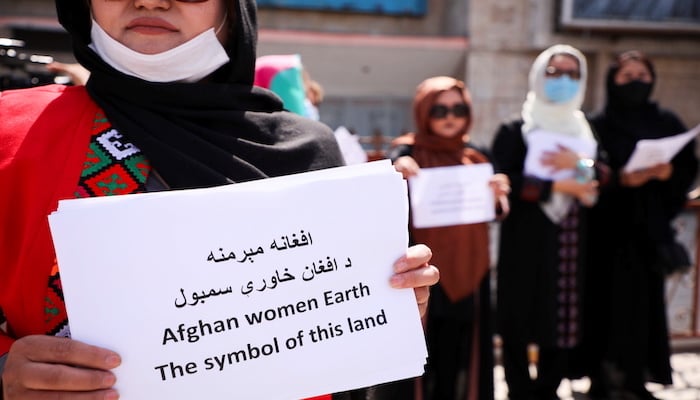 Afghan womens rights defenders and civil activists protest to call on the Taliban for the preservation of their achievements and education, in front of the presidential palace in Kabul, Afghanistan September 3, 2021. Photo: Reuters