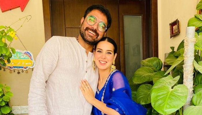 Yasir Hussain asks Iqra Aziz for a romantic getaway, she responds with a song