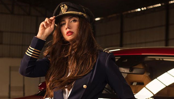 Mahira Khan channels her inner pilot in breathtaking snap: See Photo