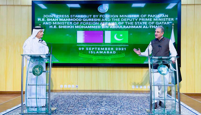 Foreign Minister Shah Mahmood Qureshi (right) andQatars Foreign Minister Sheikh Mohammed bin Abdulrahman Al Thani addressing a joint press conference in Islamabad, on September 9, 2021. — PID